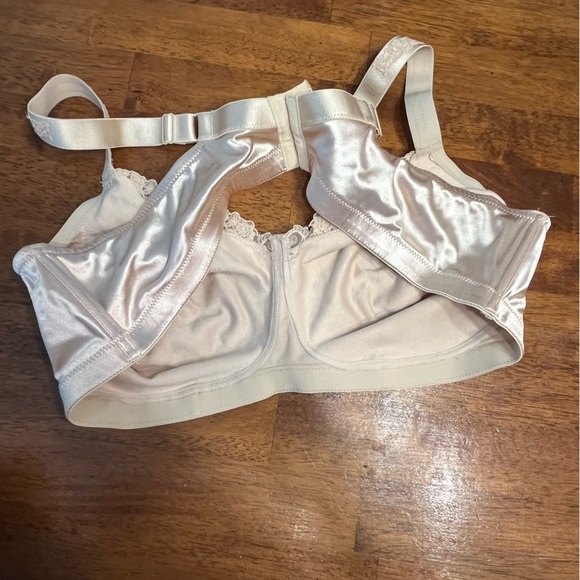 Catherine’s Serenada nude wireless bra size 48D - Picture 4 of 6